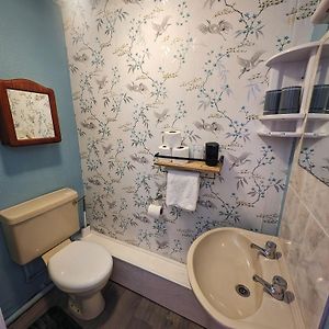 Single Room Private Bathroom